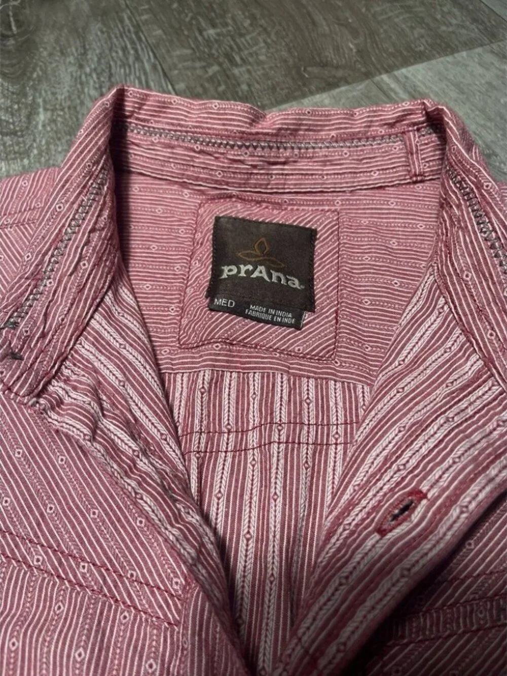 PrAna Red Plaid Button Up Short Sleeve Outdoor Shirt - Men Size Medium